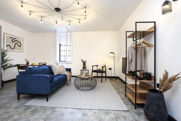 Studio with bed and kitchen