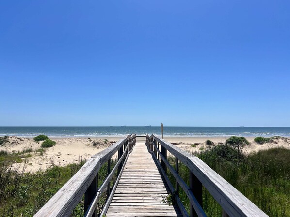 Beach walkover right next door - steps to the sand