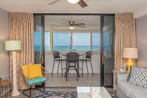 OCEANFRONT-BALCONY