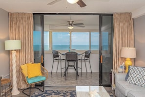 OCEANFRONT-BALCONY