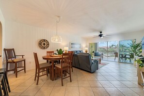 Spacious Open living area Bella Lago 532
