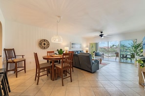 Spacious Open living area Bella Lago 532