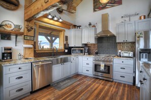 Whip up your favorite meals in this beautifully equipped kitchen!