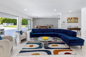 Impeccably mid-century designed furniture throughout