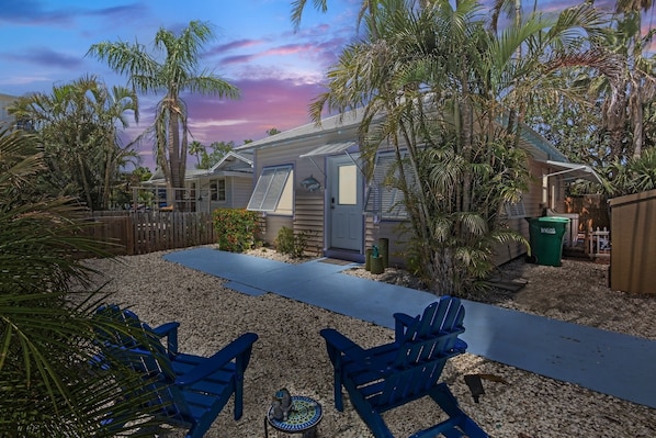 Twin Dolphins Cottage by Anna Maria Island Accommodations