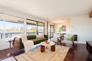 Relax and unwind in the spacious living room, perfect for gatherings!
