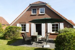 Stugans exteriör [sommar]