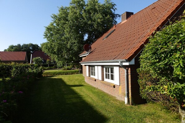 Stugans exteriör [sommar]