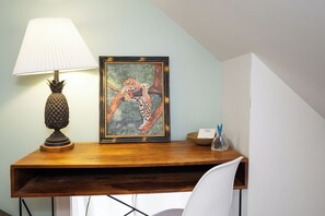 Great workspace at the desk