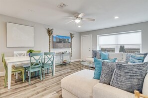 Living Room/Dining Area