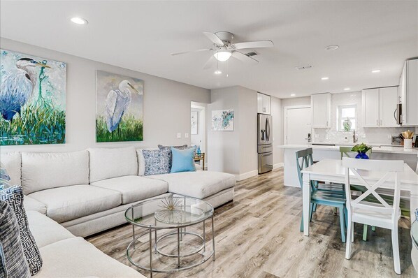 Living Room/Dining Area
