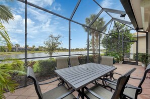 Lakeside Dining