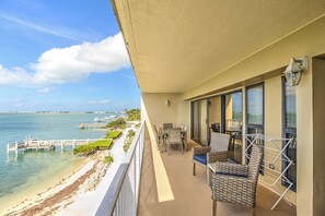 Oceanfront balcony with view of the fishing pier
