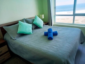 Bed,Bedroom,Sea view,Bird's eye view