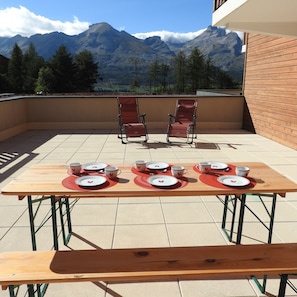 Outdoor dining