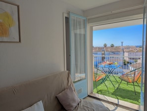 Balcón con vistas a las salinas desde el salón