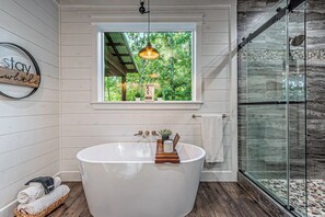 RELAX IN THE SOAKING TUB