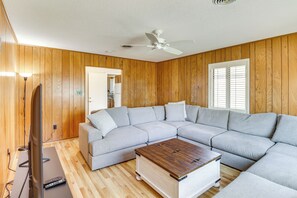 Living Room | Smart TV | Free WiFi