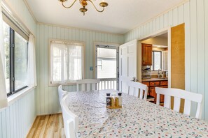 Dining Room | Full Kitchen | Cooking Basics