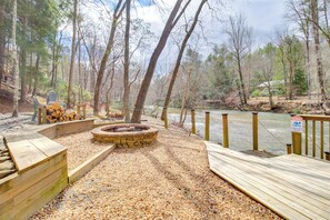 Fire Pit | River Access | Grills | Picnic Table | Cornhole