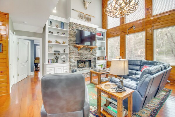 Ellijay Vacation Rental | 5BR | 5BA | 3,900 Sq Ft | Stairs Required
