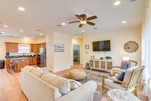 Living Room | Free WiFi | Smart TV | Sleeper Sofa