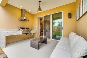 Covered Patio | Built-In Grill w/ Prep Station | 2-Story Townhome