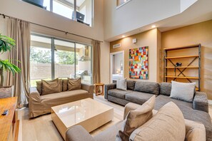 Living Room | 1st Floor | Smart TV