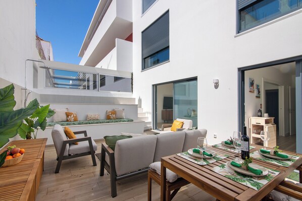 Outdoor dining