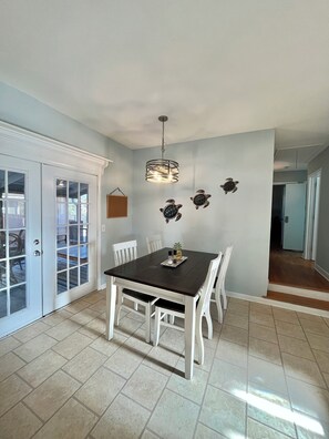 One of 5 eating areas!