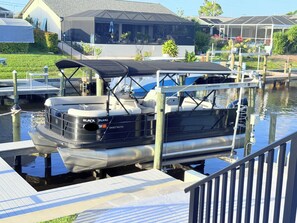 24 foot Godfrey Tri-toon with 200hp motor for rent. Canal causing or Gulf access