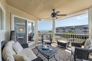 Renovated Unit on Top Floor with Gorgeous Ocean Views (3164)