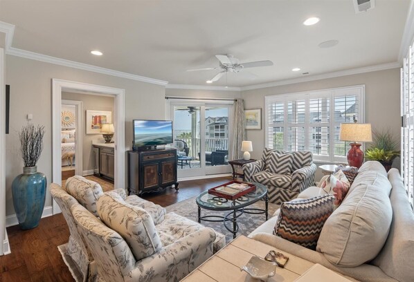 Renovated Unit on Top Floor with Gorgeous Ocean Views (3144)