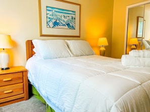 Cozy Queen-Bed Delux bedroom, Designed for Relaxation and Restful Sleep