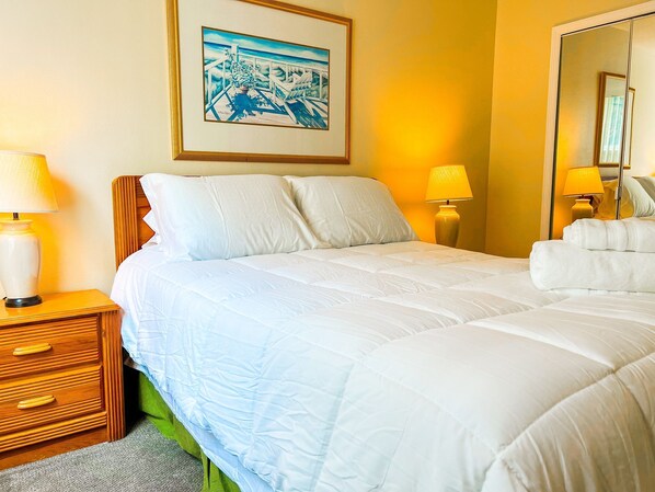 Cozy Queen-Bed Delux bedroom, Designed for Relaxation and Restful Sleep