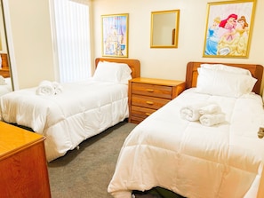 Kid-Friendly Twin Room - Perfect for Little Travelers