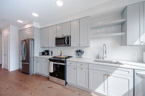 Fully stocked kitchen with all that you need. Pots, pans, bakeware, salt +pepper, and olive oil!!