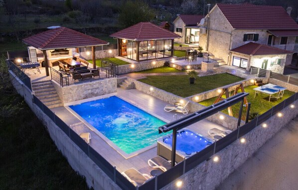 Swimming pool