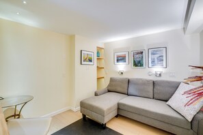 Living Room | Full Sleeper Sofa
