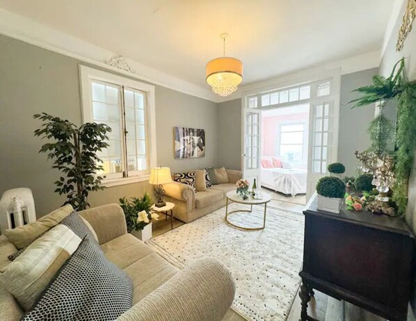 living room/Spacious area to relax and unwind