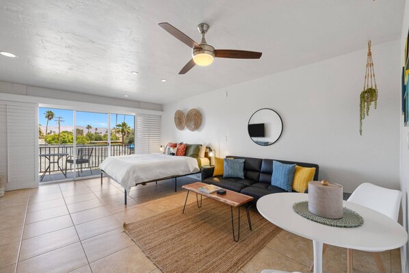 Sleeping area with king size bed/ living room