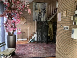 Entrance / Reception