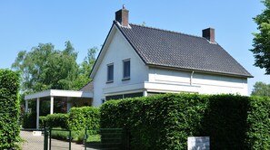 Außenseite Ferienhaus [Sommer]
