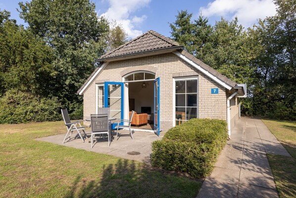 Außenseite Ferienhaus [Sommer]