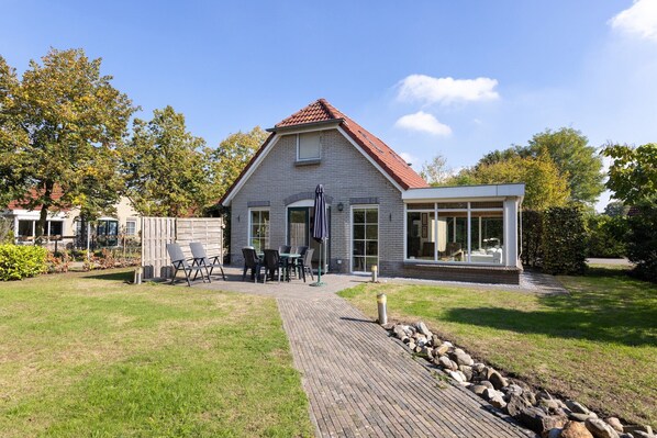 Außenseite Ferienhaus [Sommer]