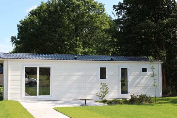 Stugans exteriör [sommar]