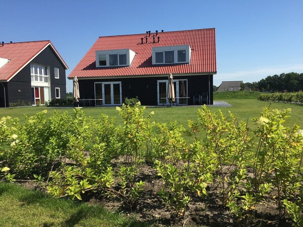 Außenseite Ferienhaus [Sommer]