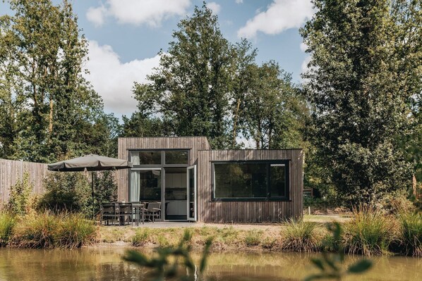Außenseite Ferienhaus [Sommer]