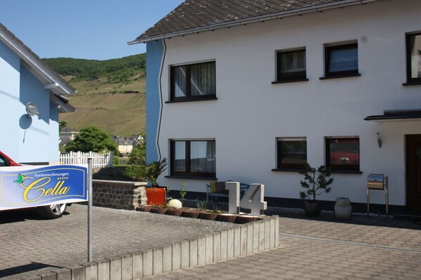 Außenseite Ferienhaus [Sommer]