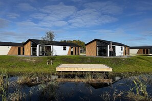 Stugans exteriör [sommar]